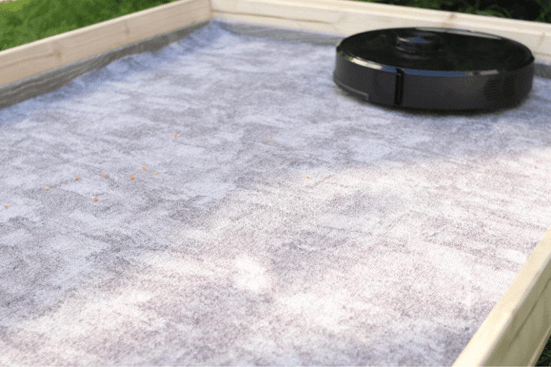 После теста на всасывание чечевицы с ковра с коротким ворсом практически не осталось загрязнений.